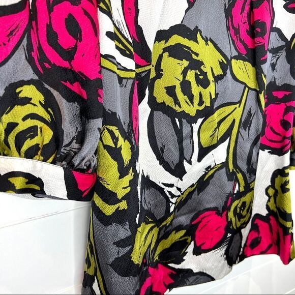 Trina Turk 100% Silk Floral Vibrant blouse size P (0) - Picture 3 of 8